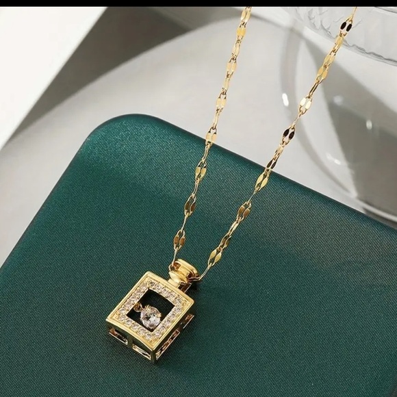 GORGEOUS GOLD PLATED PERFUME BOTTLE PENDANT NECKLACE - Picture 6 of 9